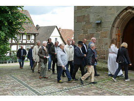 Bittprozession um den Kleinen Berg an Pfingstmontag (© Karl-Franz Thiede)